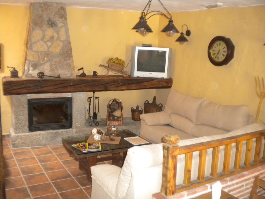 Hostal Rural Las Cuatro Calles San Martín del Pimpollar Zewnętrze zdjęcie