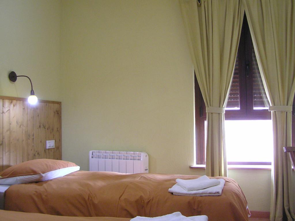 Hostal Rural Las Cuatro Calles San Martín del Pimpollar Zewnętrze zdjęcie