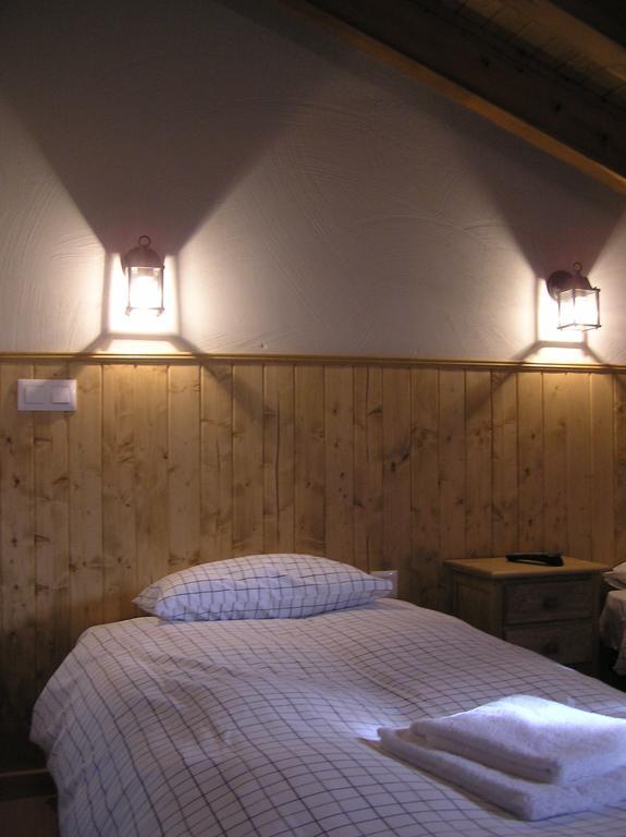 Hostal Rural Las Cuatro Calles San Martín del Pimpollar Zewnętrze zdjęcie