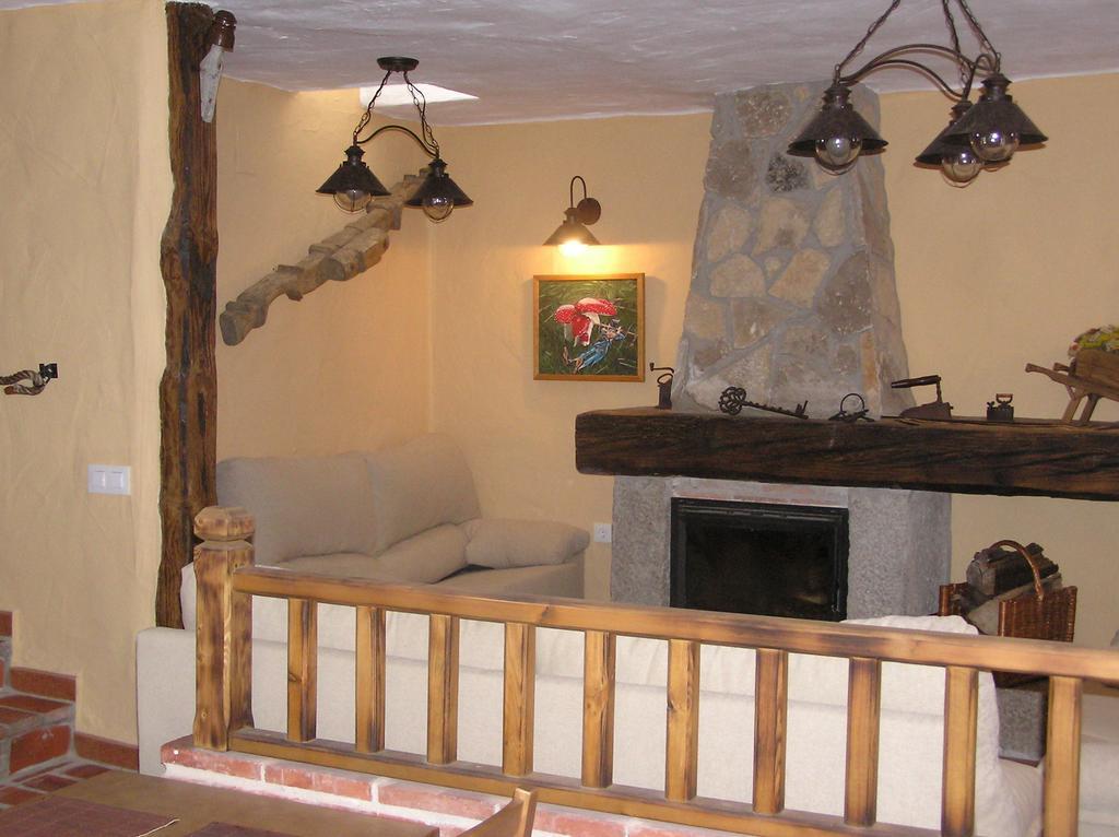 Hostal Rural Las Cuatro Calles San Martín del Pimpollar Zewnętrze zdjęcie